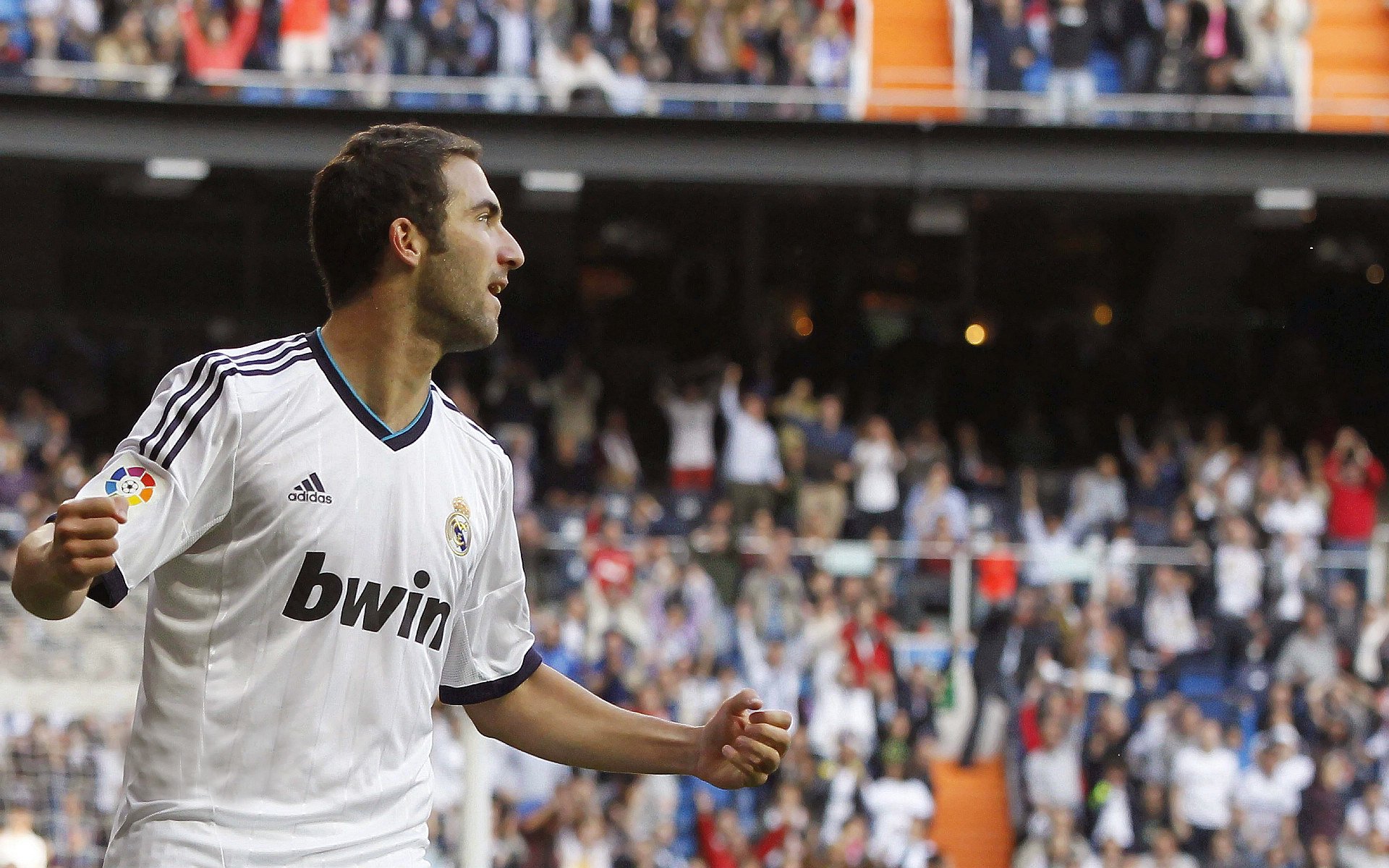 巴尔：在全黑队中场，他的精准传球总能打破对方防线的防守体系