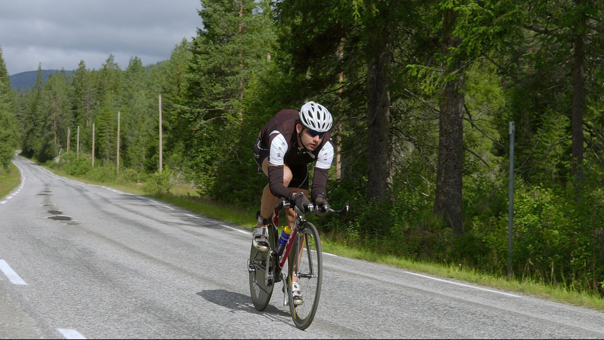 米兰平台-BLG惊险翻盘赛季故事分享——逆境中的荣耀蜕变